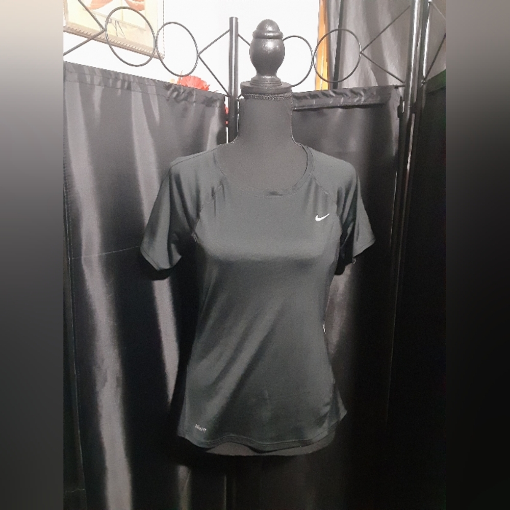 Nike Fit Dry  Women's Black Short Sleeve Tee Size Small Active Athletic